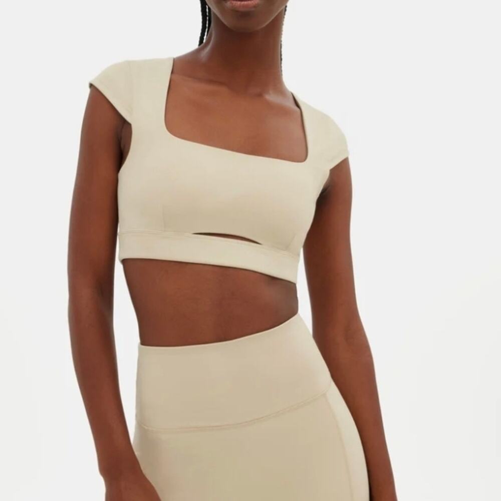 NWT Girlfriend Collective Farrah Cap Sleeve Sports Bra Crop Top Cream Medium M